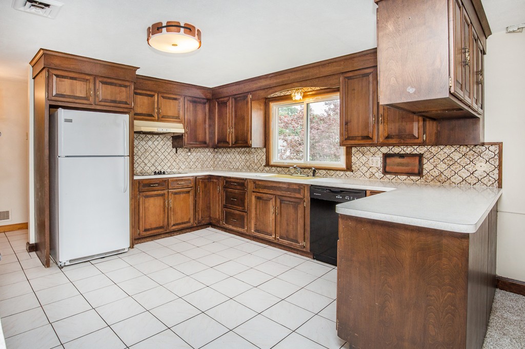 39 Country Club Road Stoneham, MA 02180 - Photo 7 of 21 Gallery Image 7