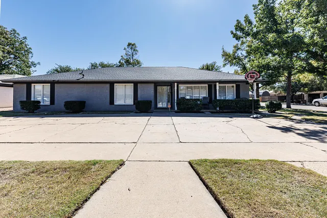 $319,999 | 3405 78th Drive, Lubbock, TX 79423