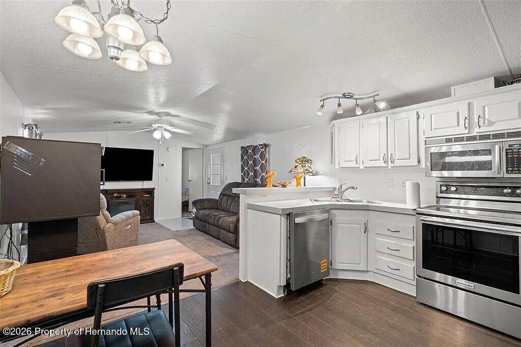 12222 Beagle Road Hudson, FL 34667 - Photo 14 of 29 262b235f41b09c46c3a3d39394155372-cc_ft_1