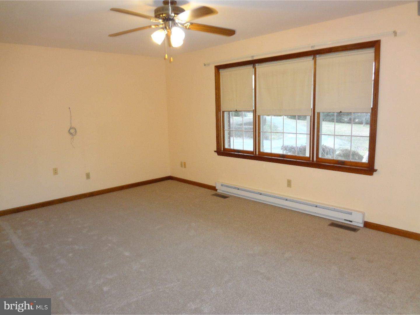 984 Telegraph Road Coatesville, PA 19320 - Photo 2 of 11 Living Room