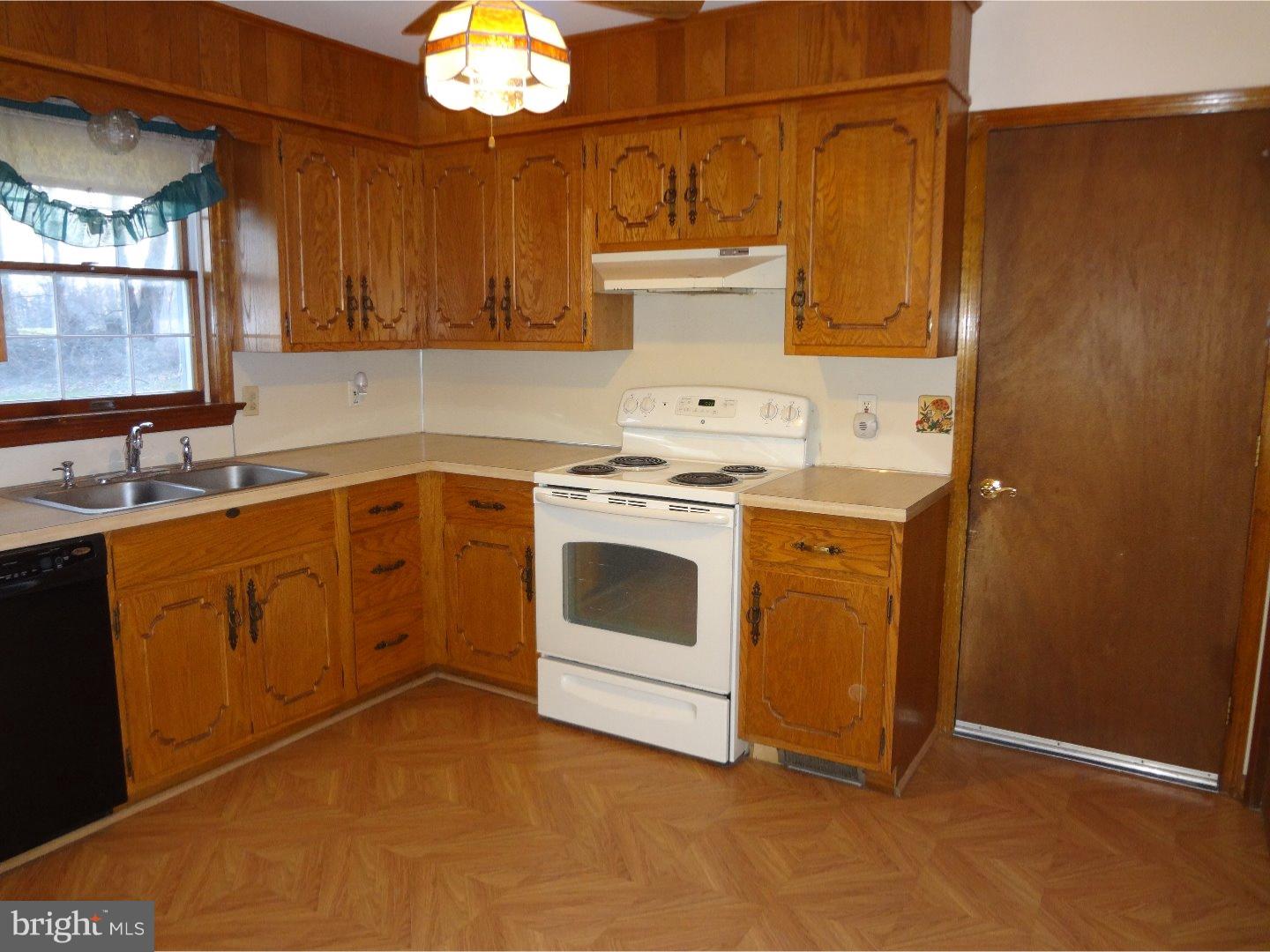 984 Telegraph Road Coatesville, PA 19320 - Photo 6 of 11 Kitchen