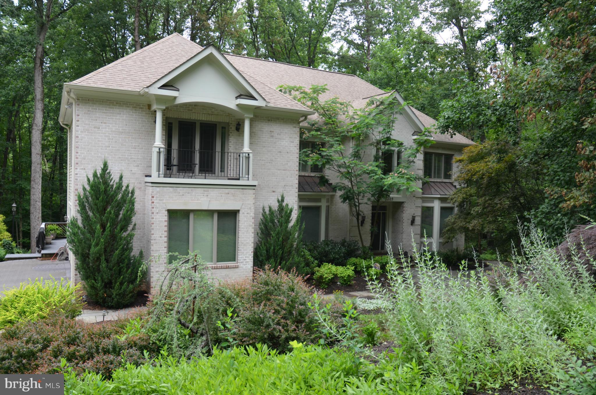 2009 Roundhouse Road Vienna, VA 22181 - Photo 1 of 30 Exterior (Front)
