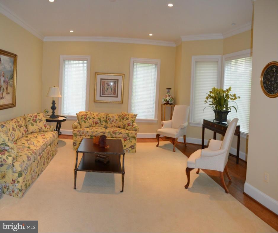 2009 Roundhouse Road Vienna, VA 22181 - Photo 2 of 30 Living Room