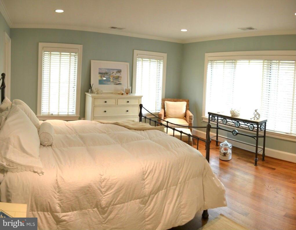 2009 Roundhouse Road Vienna, VA 22181 - Photo 14 of 30 Bedroom