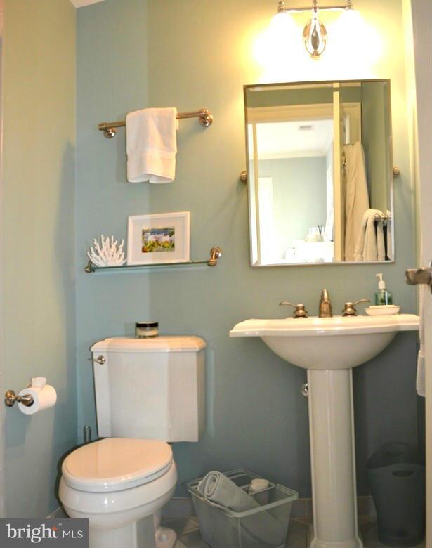 2009 Roundhouse Road Vienna, VA 22181 - Photo 15 of 30 Bath