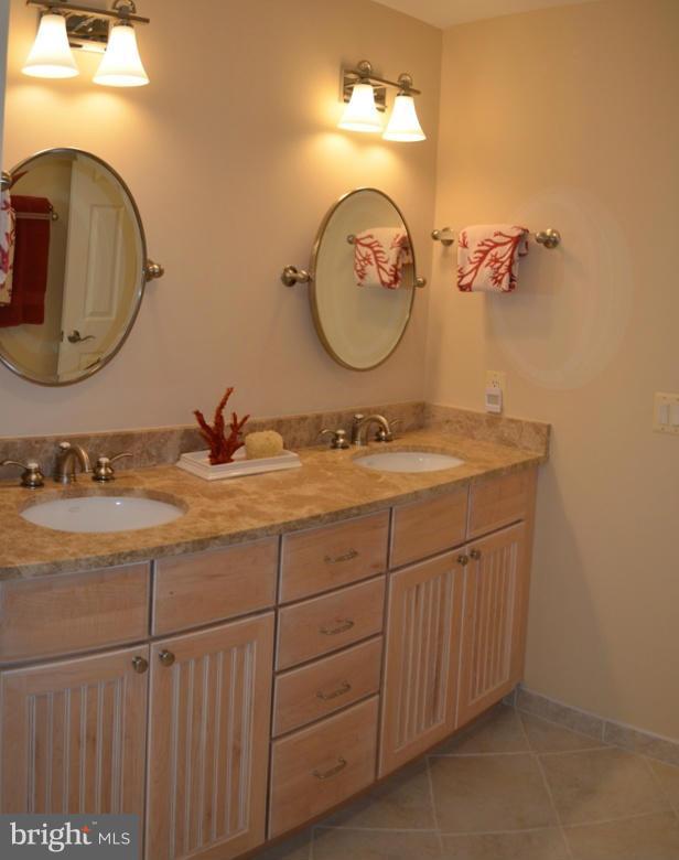 2009 Roundhouse Road Vienna, VA 22181 - Photo 18 of 30 Bath