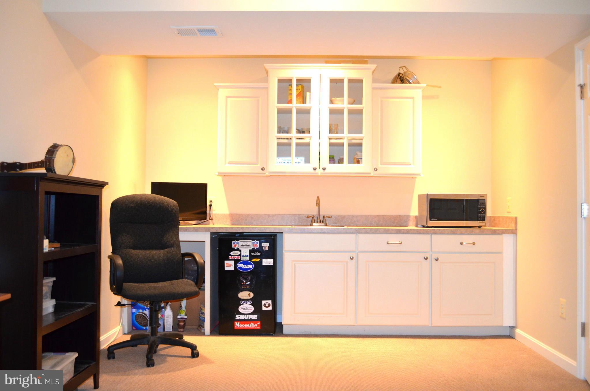 2009 Roundhouse Road Vienna, VA 22181 - Photo 24 of 30 Bedroom