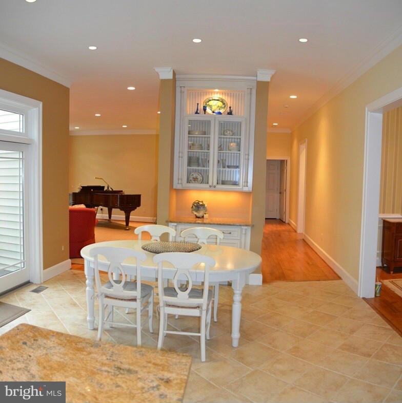 2009 Roundhouse Road Vienna, VA 22181 - Photo 6 of 30 Kitchen