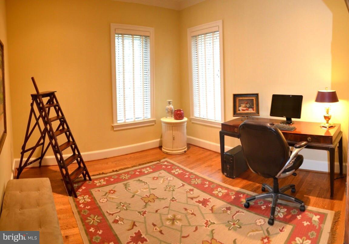 2009 Roundhouse Road Vienna, VA 22181 - Photo 8 of 30 Bedroom