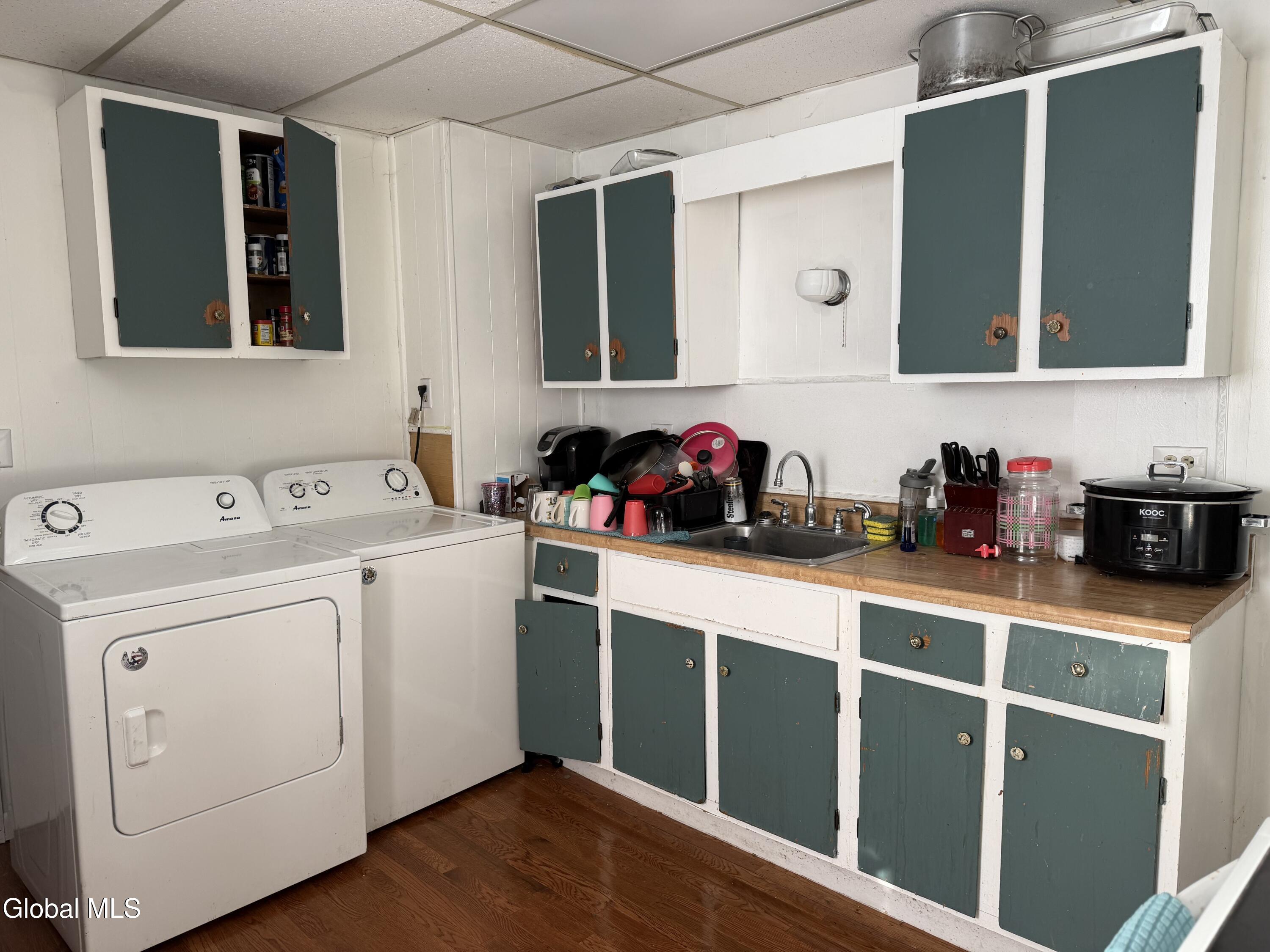 17 Dix Avenue Glens Falls, NY 12801 - Photo 4 of 38 IMG_8641