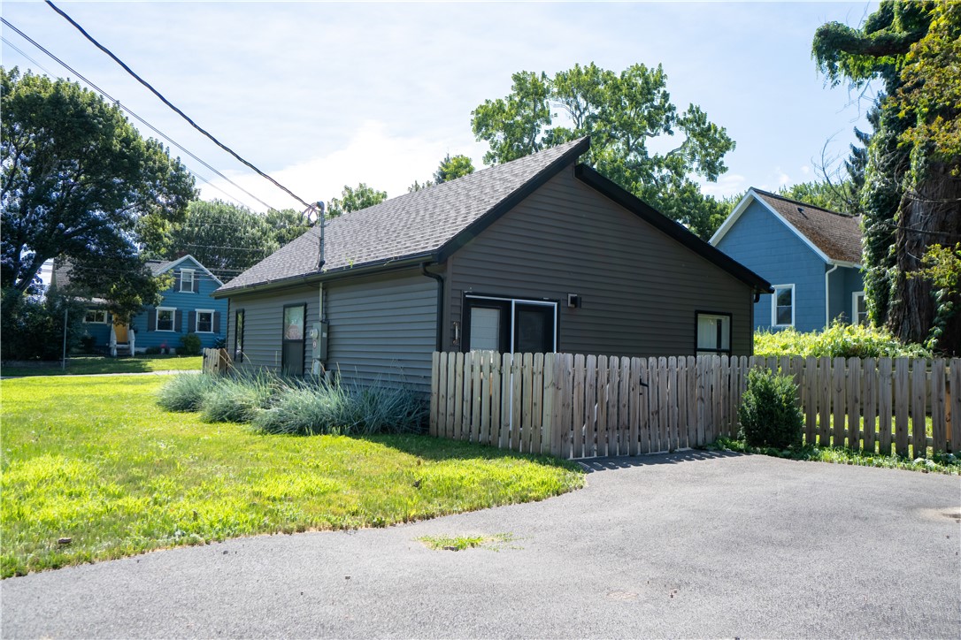 55 Seacliffe Road Irondequoit, NY 14622 - Photo 5 of 28