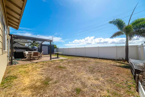 a view of back yard of the house