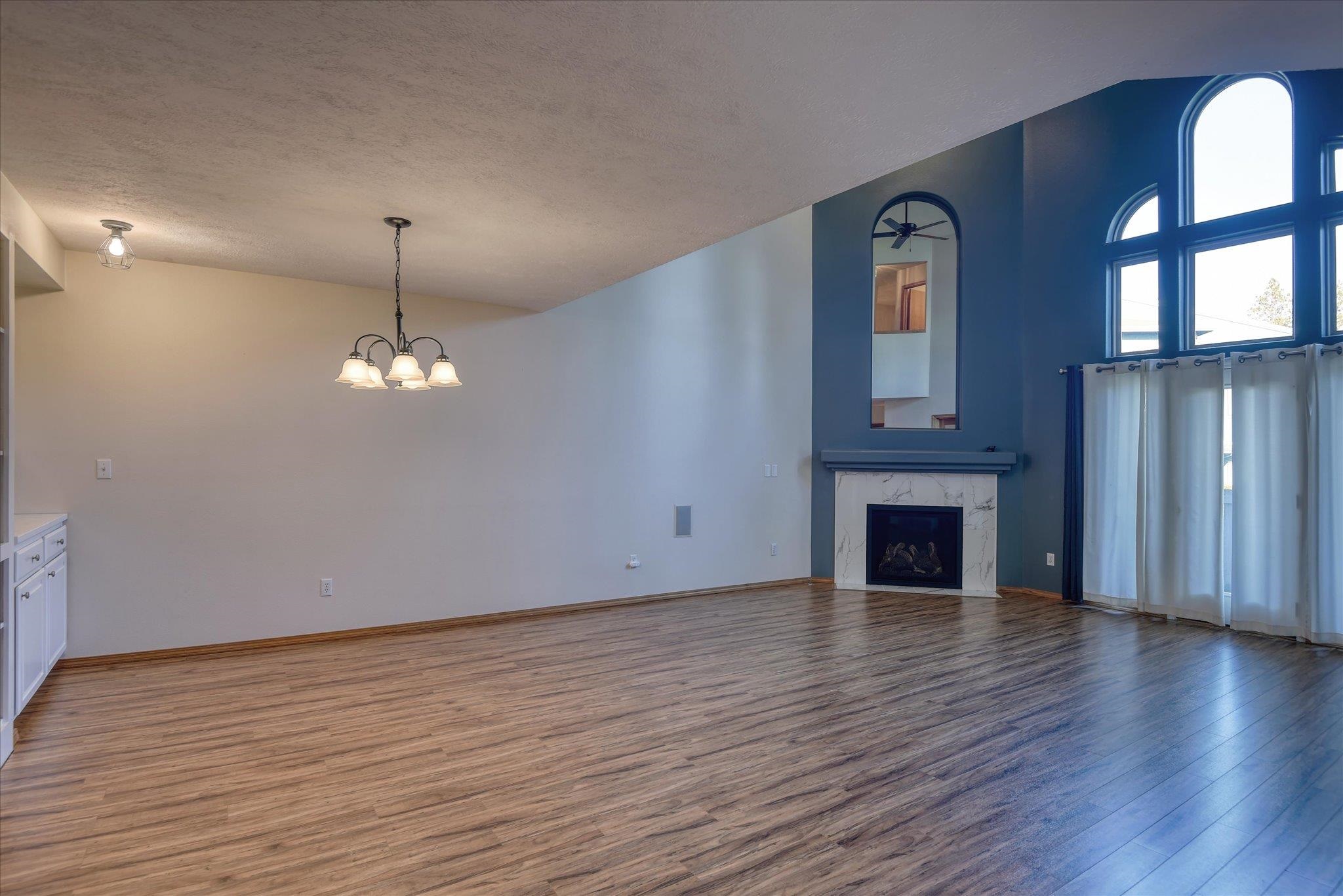 3023 Winthrop Lane Spokane, WA 99203 - Photo 5 of 48