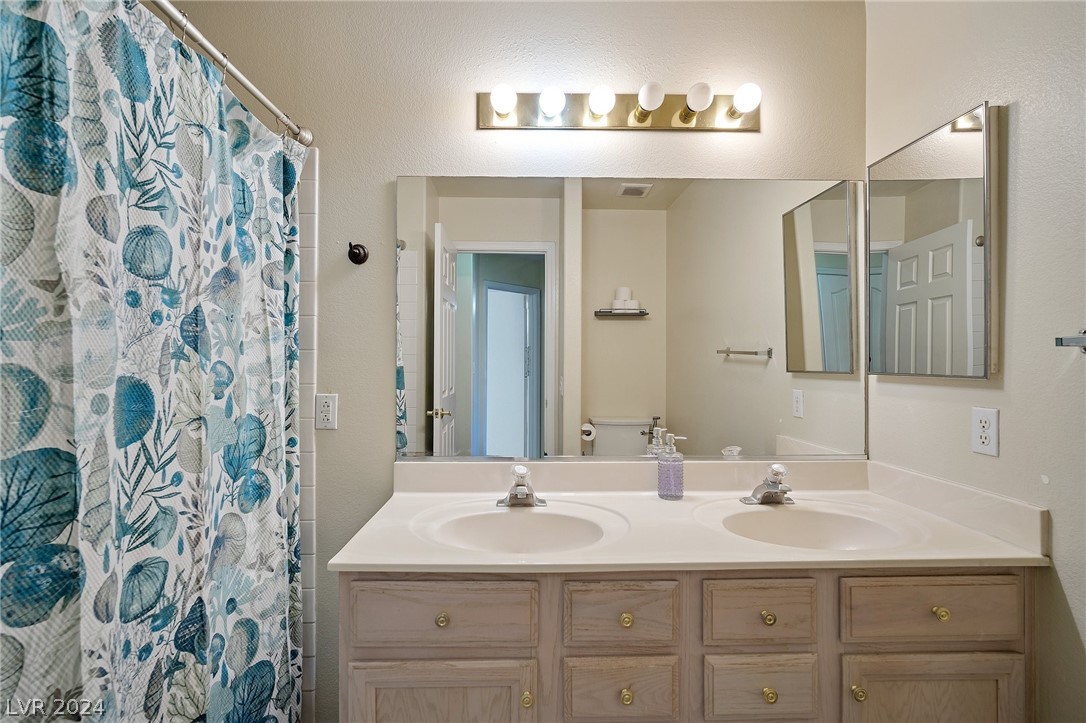 1968 Flagstone Ranch Lane Henderson, NV 89012 - Photo 11 of 53 Upstairs bathroom
