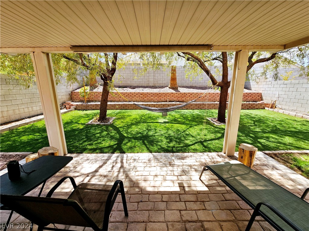 1968 Flagstone Ranch Lane Henderson, NV 89012 - Photo 20 of 53 Covered patio