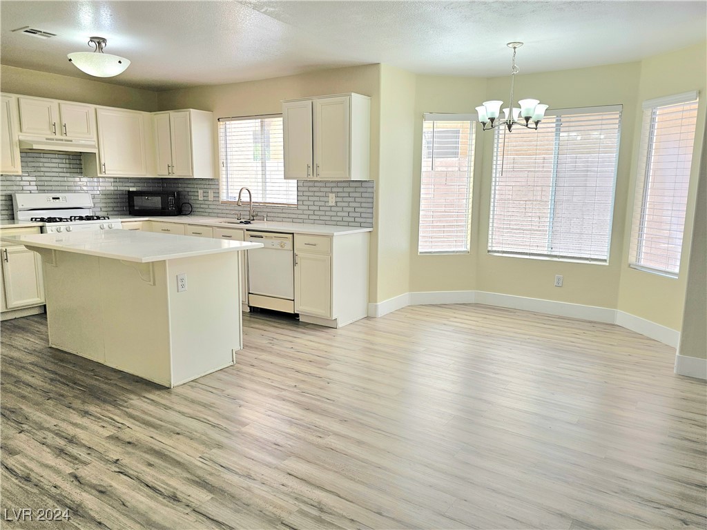 1968 Flagstone Ranch Lane Henderson, NV 89012 - Photo 40 of 53 Kitchen and dining