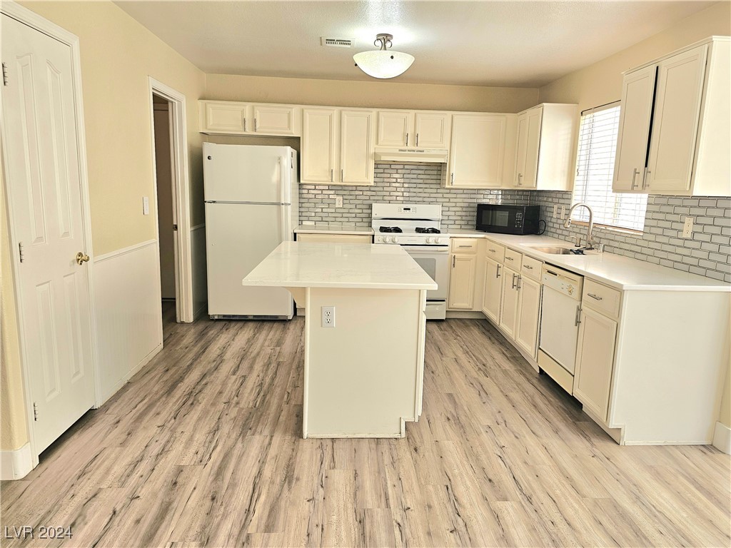 1968 Flagstone Ranch Lane Henderson, NV 89012 - Photo 42 of 53 Kitchen