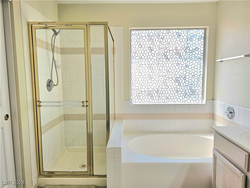1968 Flagstone Ranch Lane Henderson, NV 89012 - Photo 50 of 53 Shower and bathtub