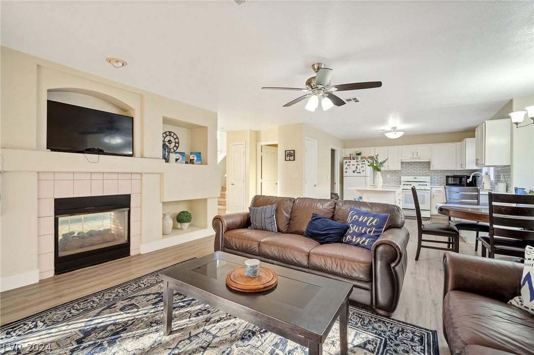 1968 Flagstone Ranch Lane Henderson, NV 89012 - Photo 7 of 53 Family room