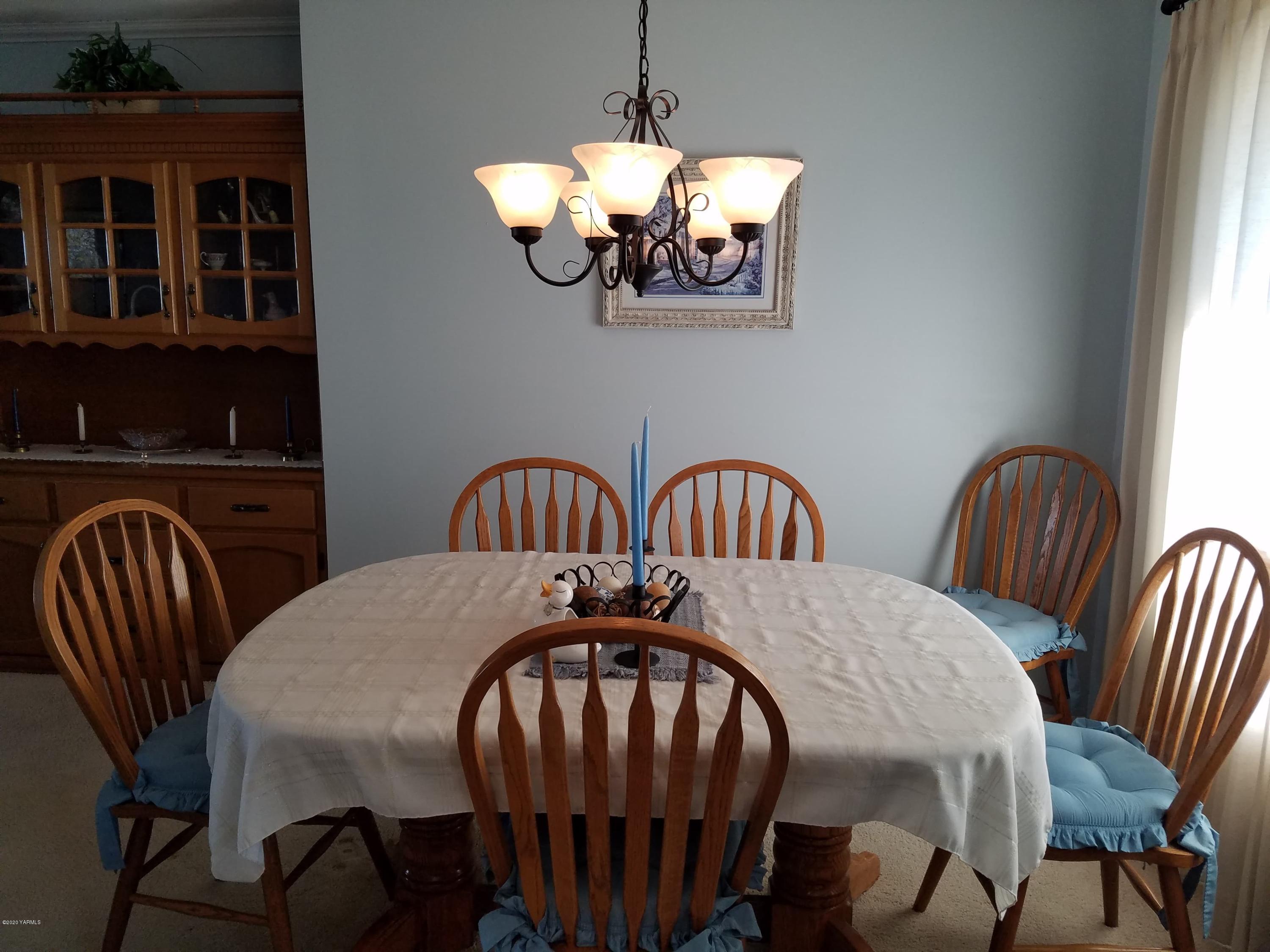 20 Roza View Road Grandview, WA 98930 - Photo 8 of 28 a view of a dining room with furniture wooden floor and chandelier