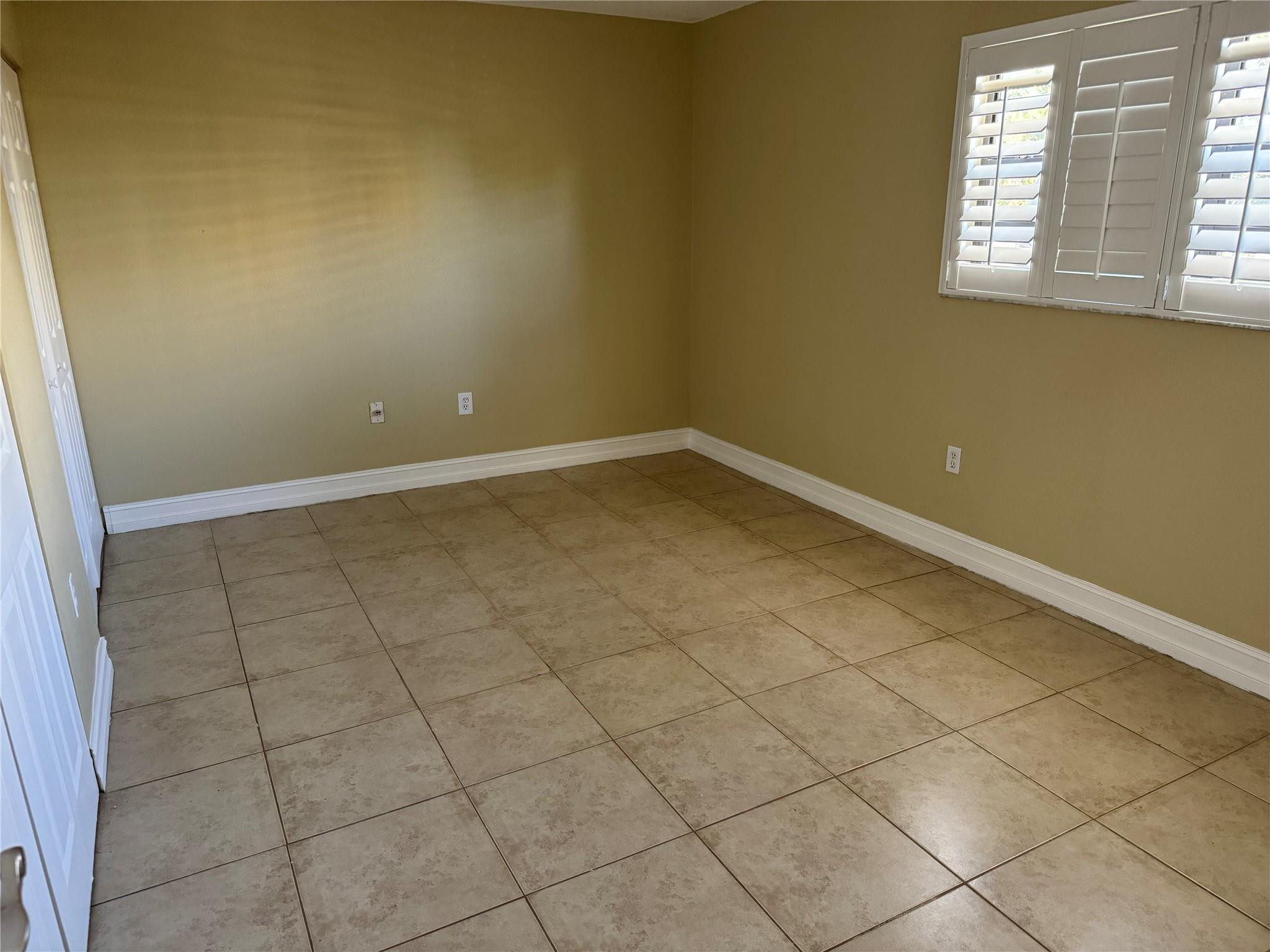1925 Madison Street, Unit 21 Hollywood, FL 33020 - Photo 5 of 10 an empty room with a window