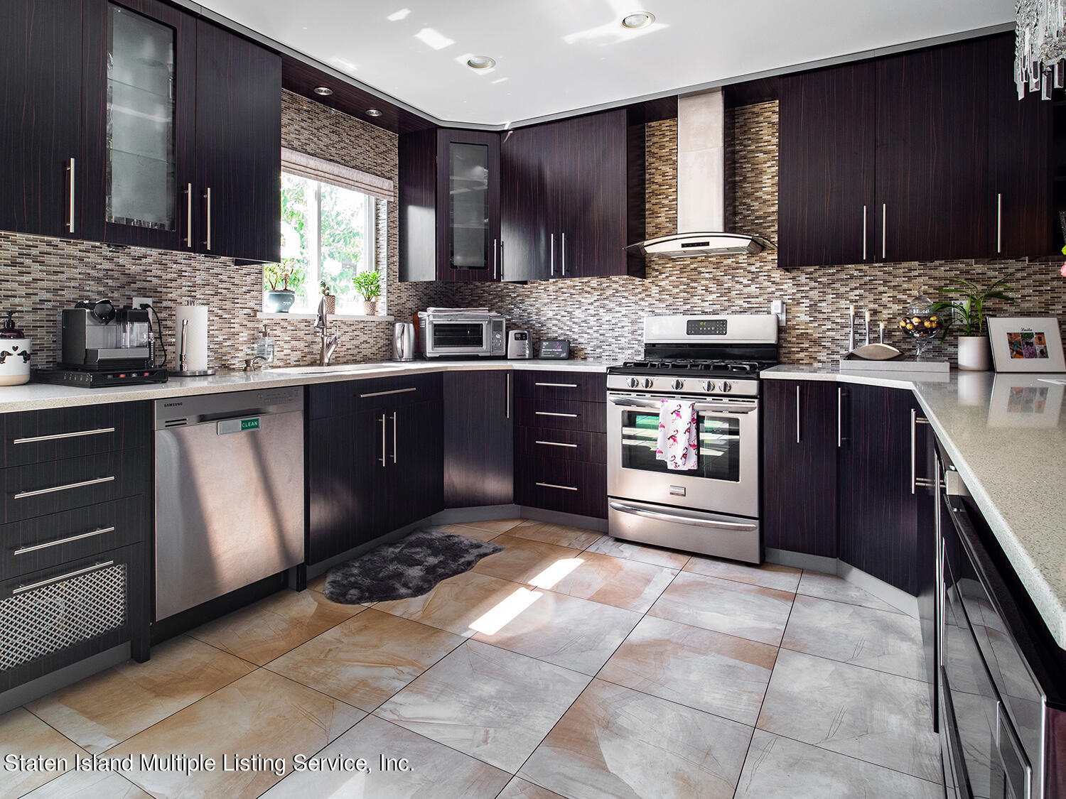 48 Ragazzi Lane Staten Island, NY 10305 - Photo 7 of 32 P1844689