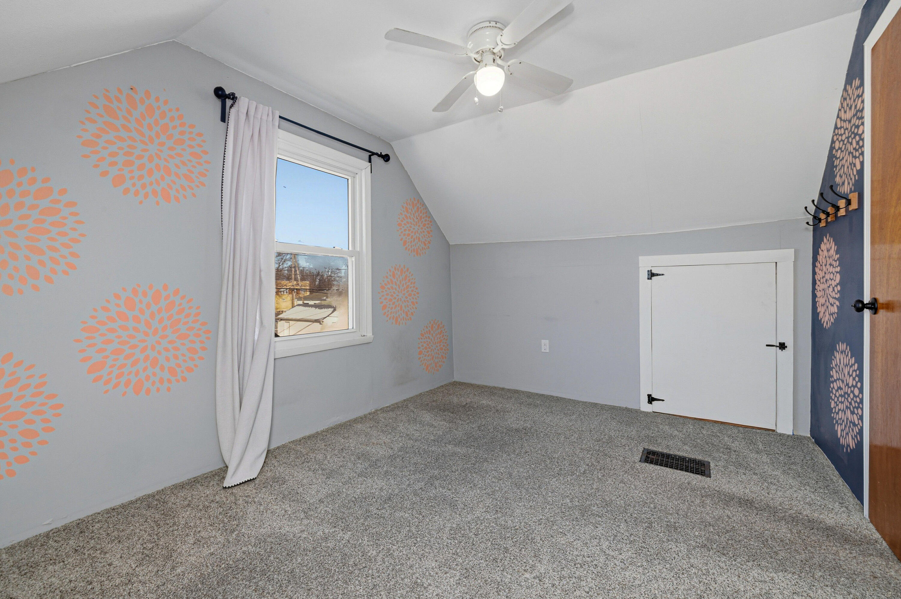 3528 South Herman Street Milwaukee, WI 53207 - Photo 11 of 18 223A0317