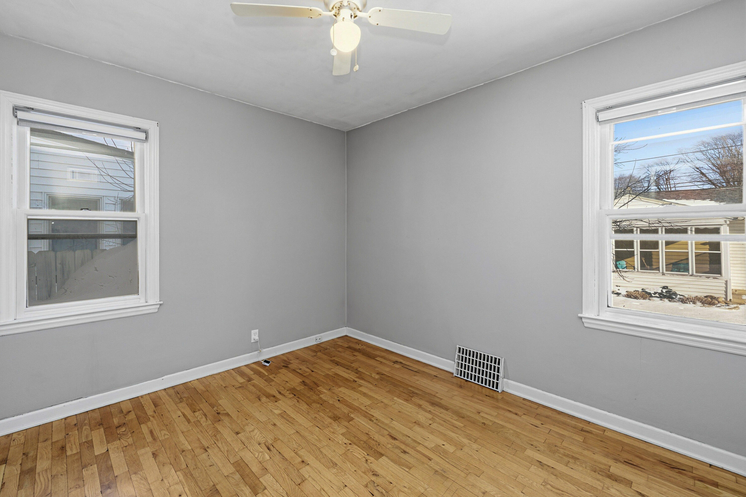 3528 South Herman Street Milwaukee, WI 53207 - Photo 12 of 18 223A0183