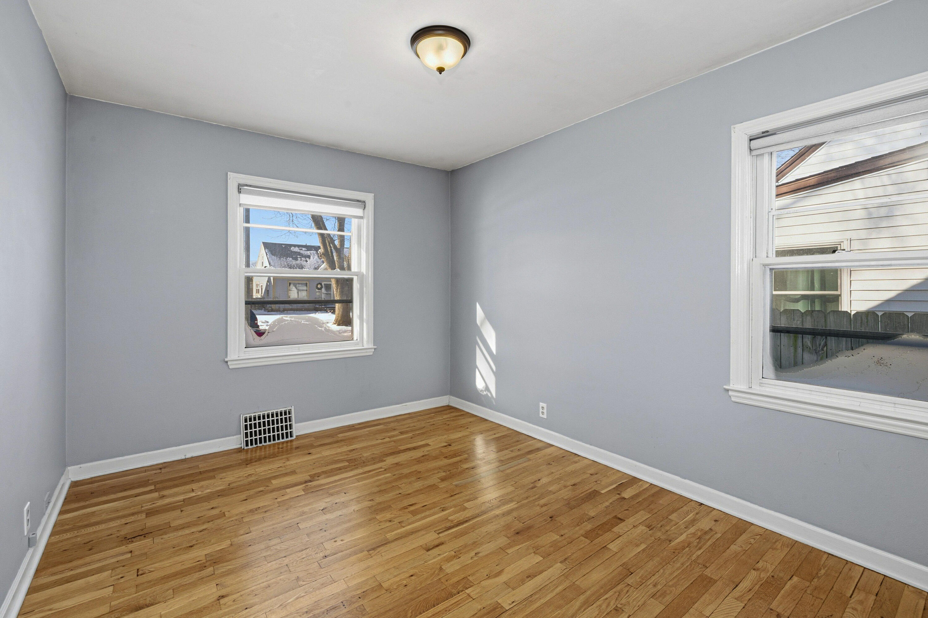 3528 South Herman Street Milwaukee, WI 53207 - Photo 13 of 18 223A0198