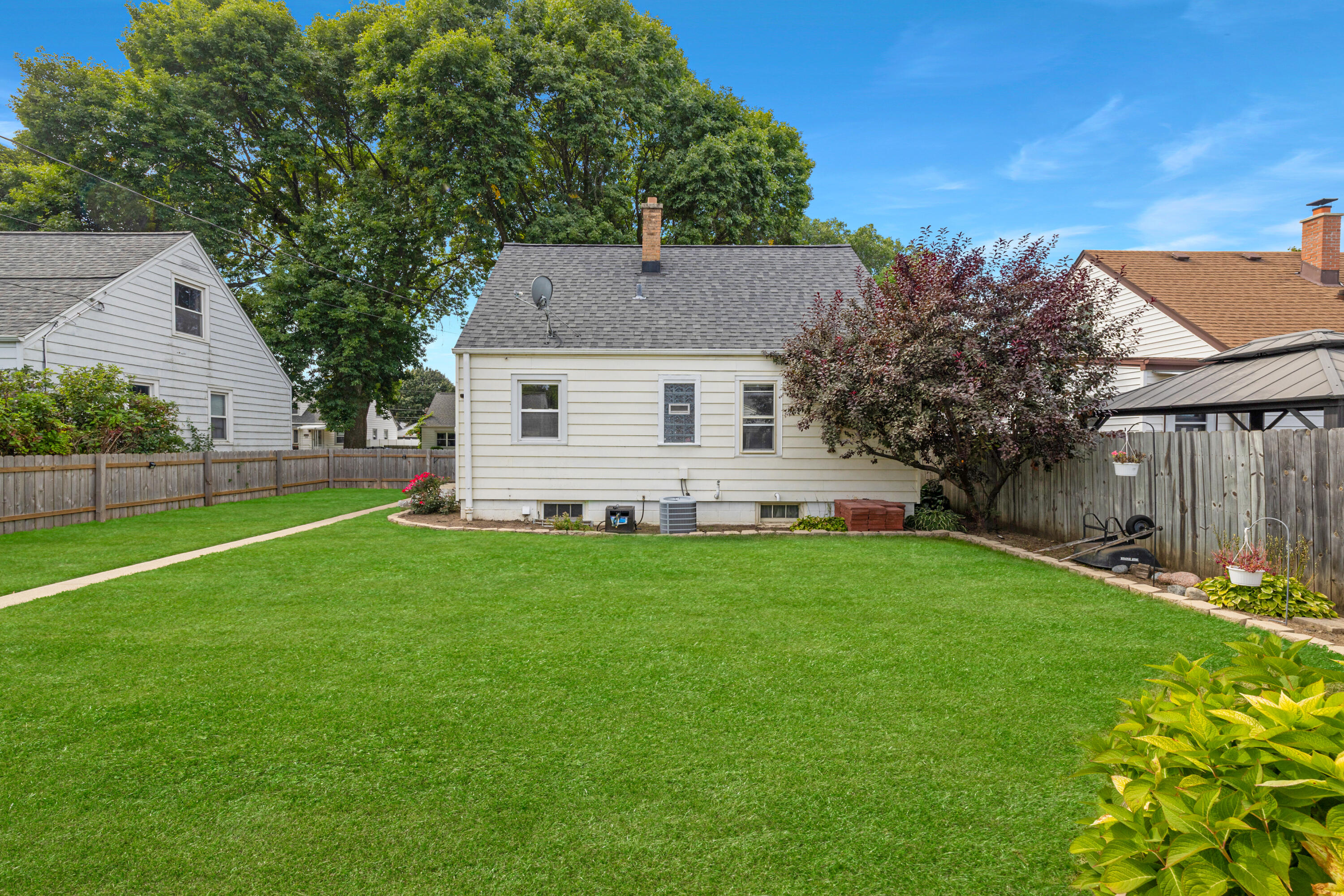 3528 South Herman Street Milwaukee, WI 53207 - Photo 18 of 18 223A3872