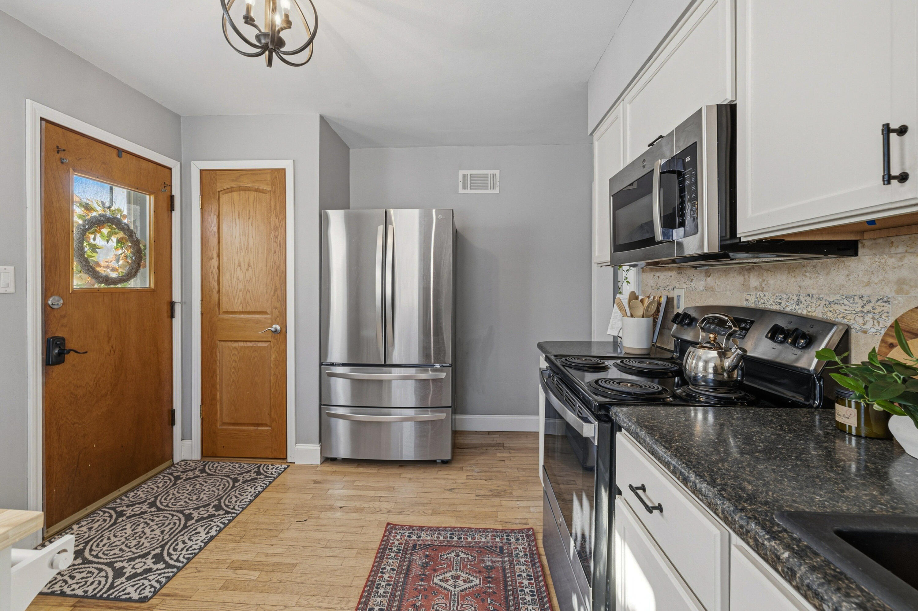 3528 South Herman Street Milwaukee, WI 53207 - Photo 7 of 18 223A0131