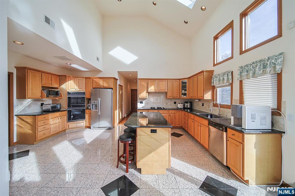 19 Dave Espie Way Wayne, NJ 07470 - Photo 20 of 49