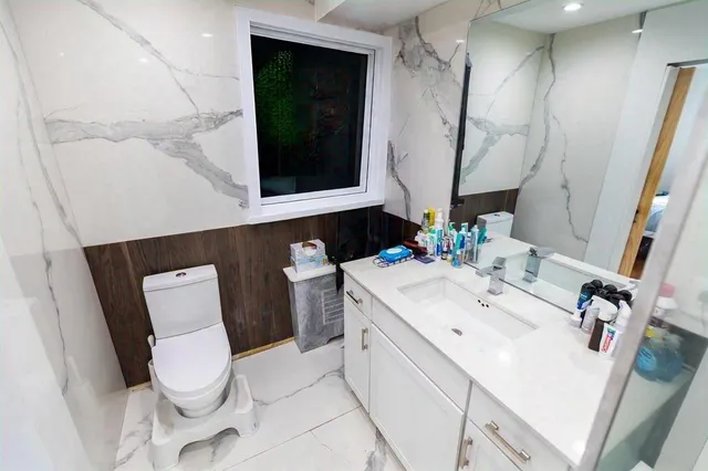 $1,349,999 | 563 Oxford Road, Cedarhurst, NY 11516