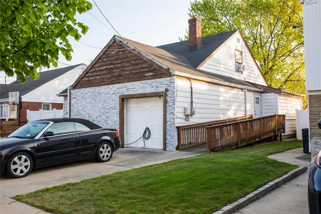 $1,349,999 | 563 Oxford Road, Cedarhurst, NY 11516