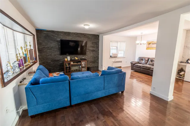 $1,349,999 | 563 Oxford Road, Cedarhurst, NY 11516