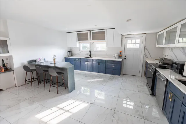 $1,349,999 | 563 Oxford Road, Cedarhurst, NY 11516