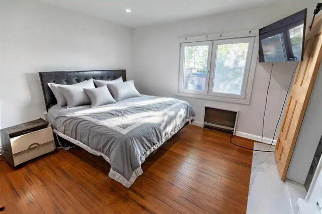 $1,349,999 | 563 Oxford Road, Cedarhurst, NY 11516