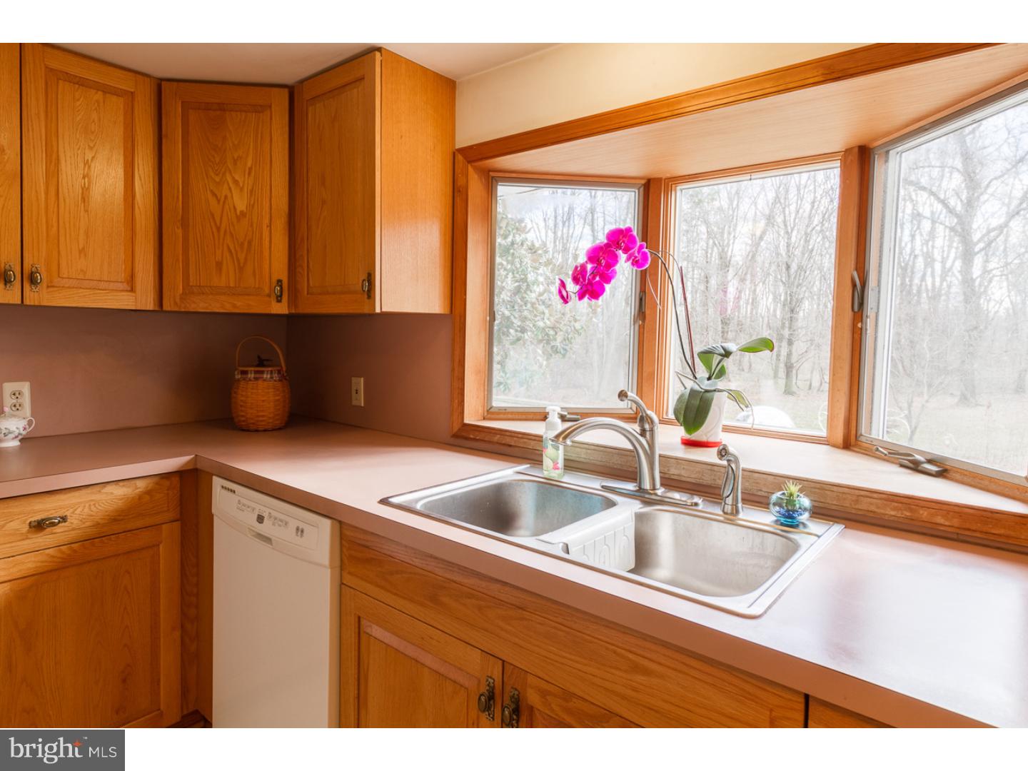 94 Monmouth Road Wrightstown, NJ 08562 - Photo 13 of 25 Gallery Image 13