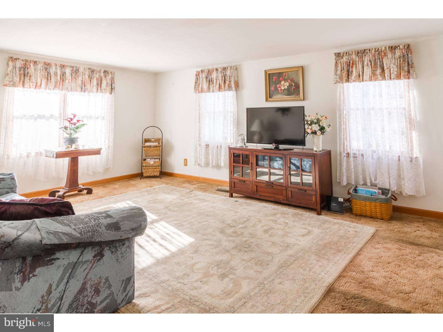 94 Monmouth Road Wrightstown, NJ 08562 - Photo 7 of 25 Gallery Image 7