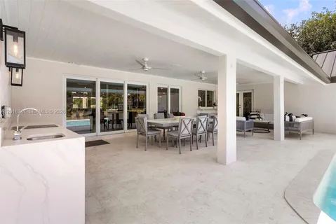 $2,895,000 | 9201 Southwest 102nd Street, Miami, FL 33176