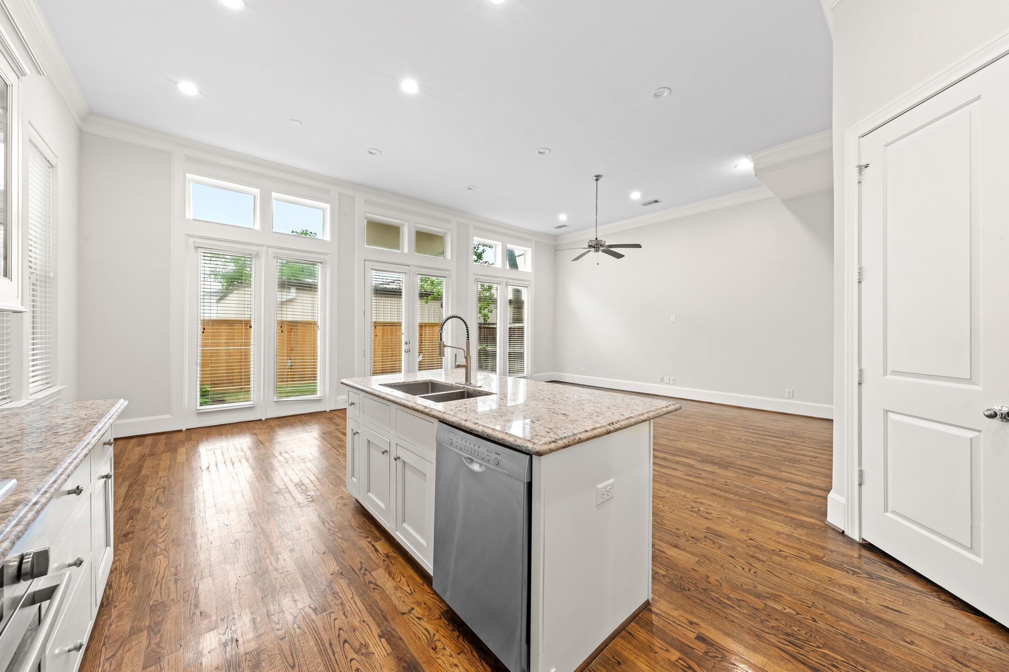 5621 Cohn Meadow Lane Houston, TX 77007 - Photo 9 of 35
