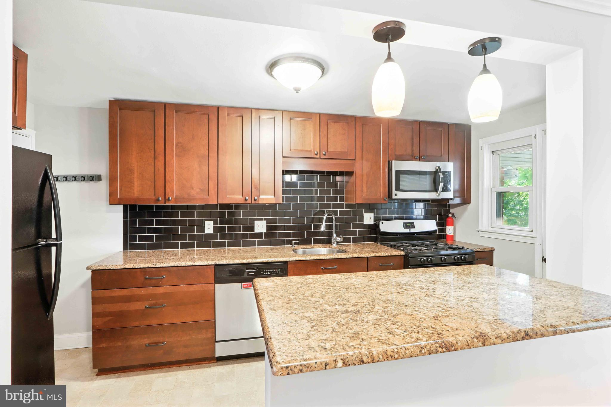 3714 Greenvale Road Baltimore, MD 21229 - Photo 8 of 37 Gallery Image 8