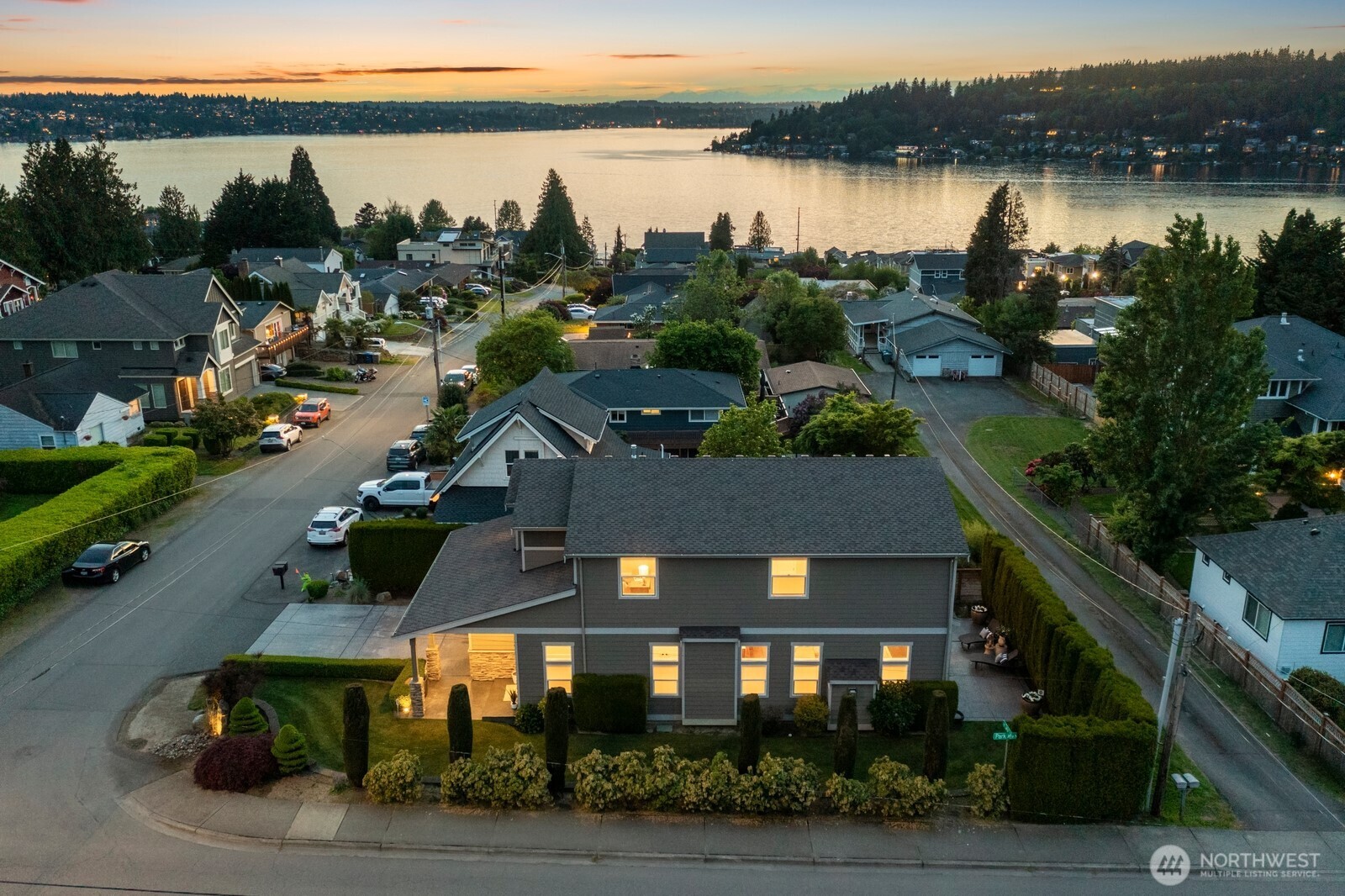 1222 North 36th Street Renton, WA 98056 - Photo 3 of 30