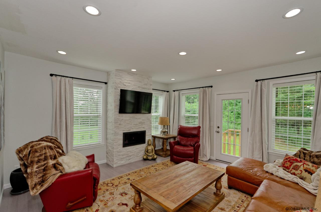 14 Hayner Road Halfmoon, NY 12188 - Photo 10 of 18 Photo 10