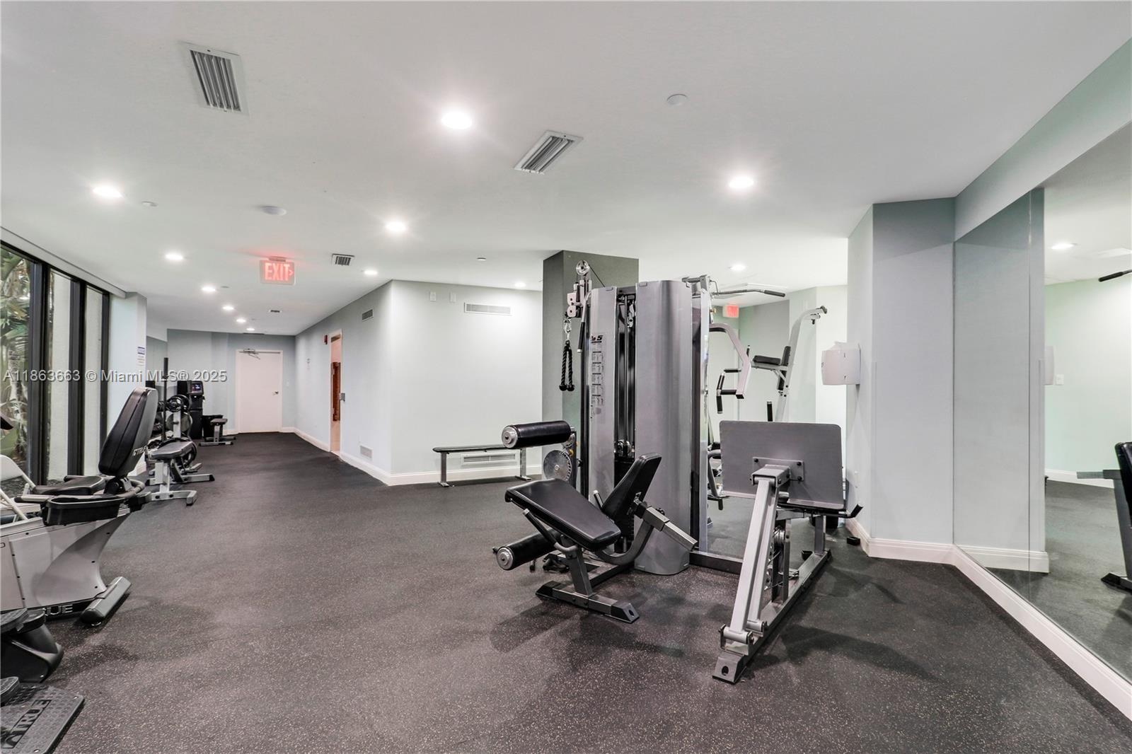 3000 North Ocean Drive, Unit PHD Singer Island, FL 33404 - Photo 72 of 97 a view of a room with gym equipment