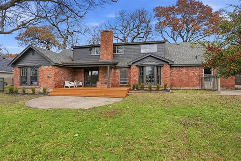 $499,500 | 8625 Marys Creek Drive, Benbrook, TX 76116