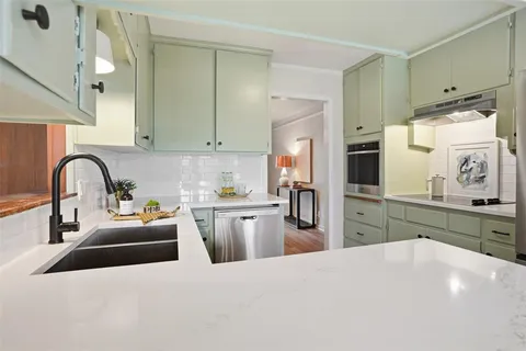 $499,500 | 8625 Marys Creek Drive, Benbrook, TX 76116