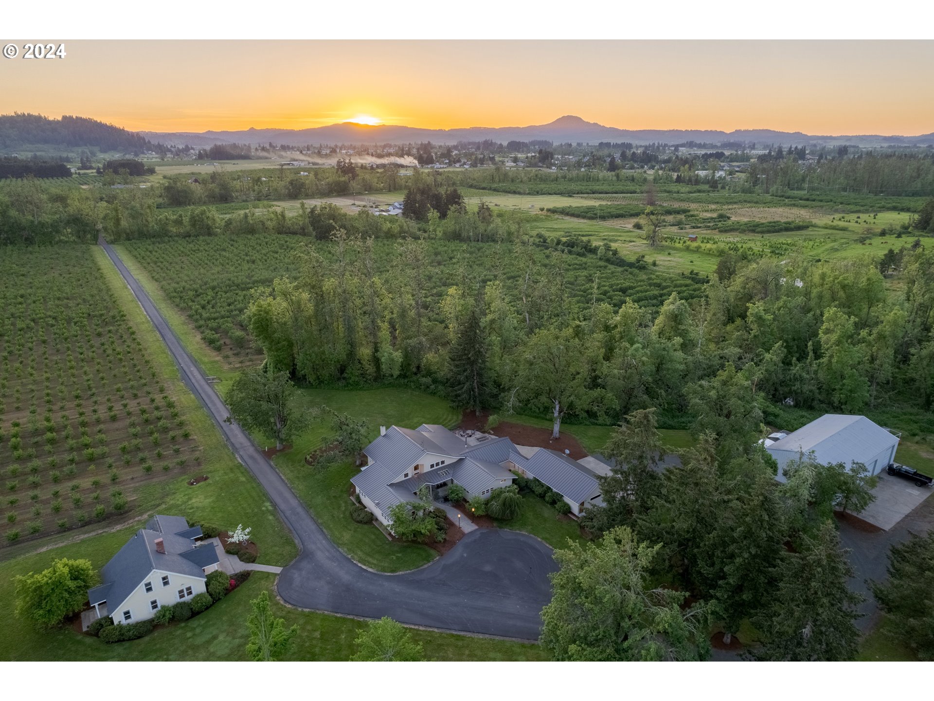 82675 Sears Road Creswell, OR 97426 - Photo 1 of 47 Gallery Image 1