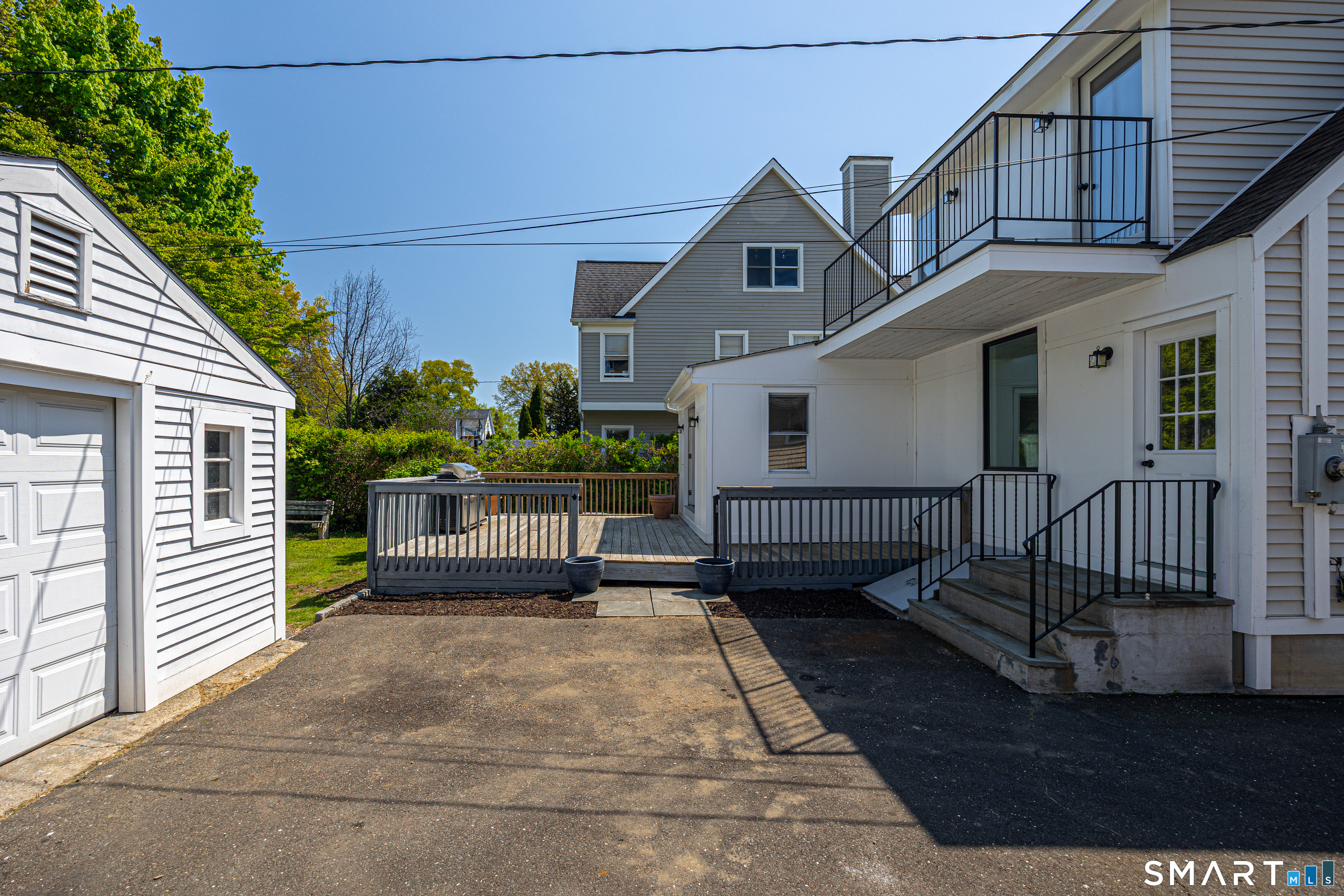 18 Cook Road Stamford, CT 06902 - Photo 3 of 36