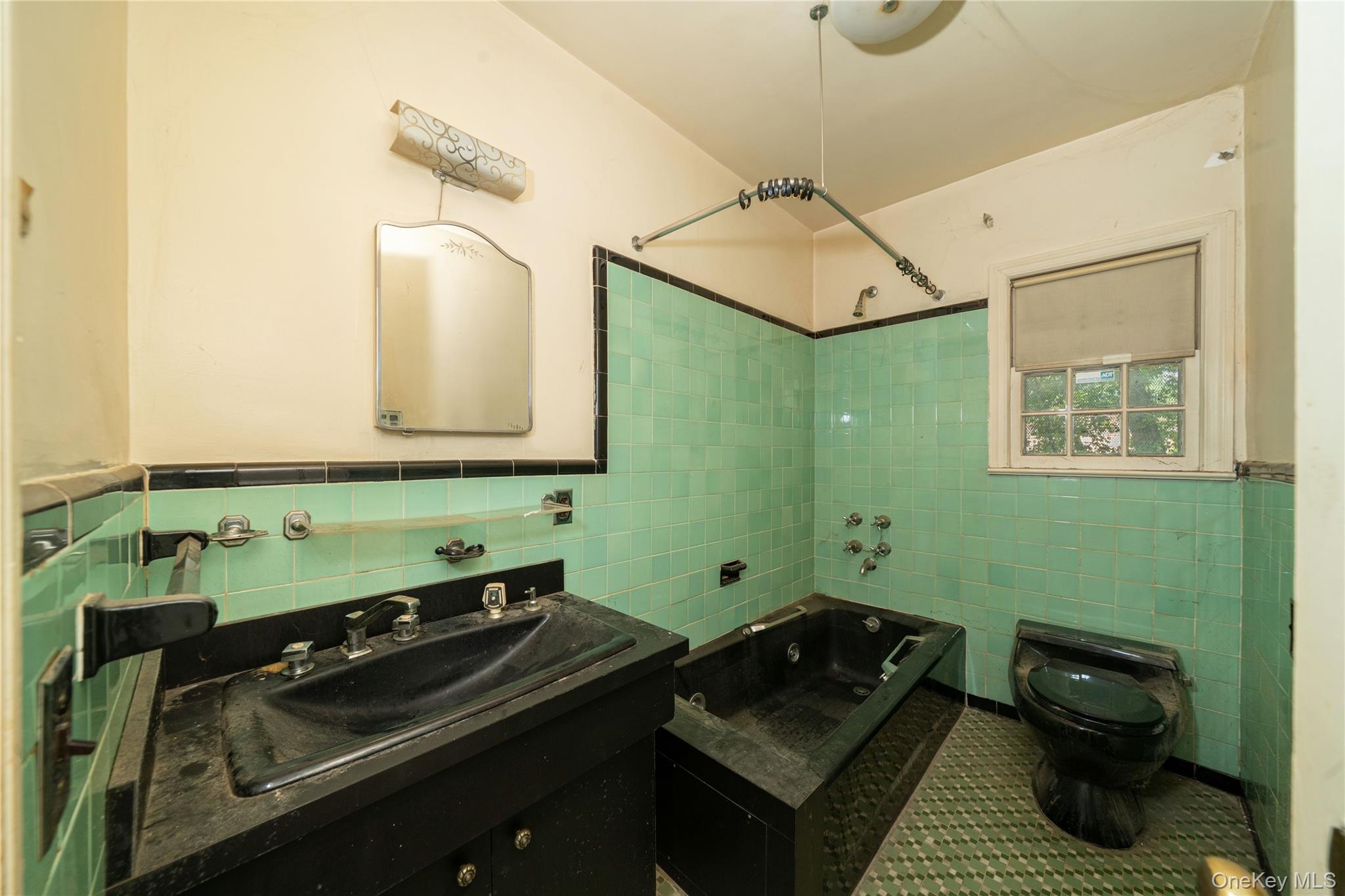 8 Rutland Road Bronxville, NY 10708 - Photo 29 of 37 Bathroom